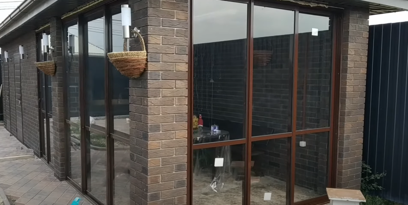 Панорамное остекление небольшой террасы